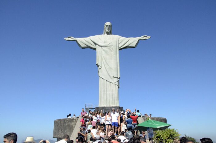Gastos de turistas internacionais batem recorde histórico e injetam R$ 45,6 bilhões no Brasil em 2026