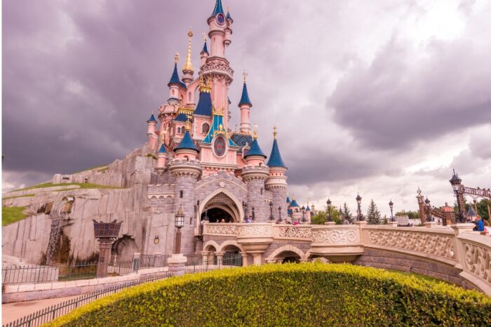 Operador turístico de Portugal lança campanha de vendas para viagens à Disneyland Paris no Verão de 2027
