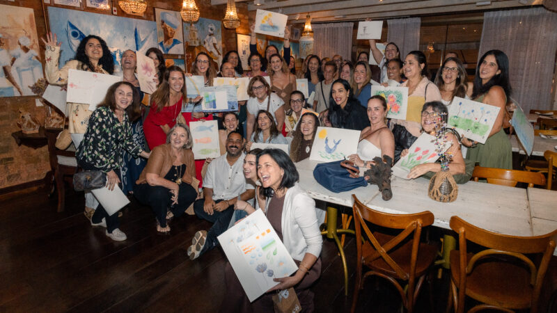 Dos murais à aquarela: Tarcio V estreia oficinas com 45 mulheres em Salvador