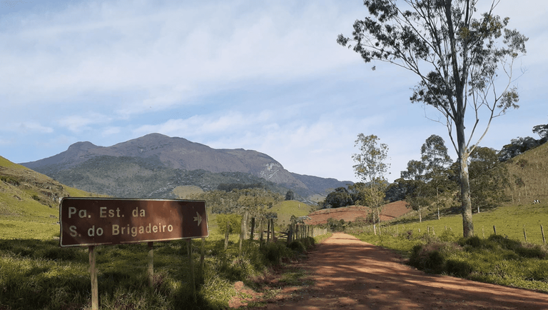 Ecoturismo: Trilha Brigadeiro Caparaó conecta parques e revela paisagens da Mata Atlântica em Minas Gerais
